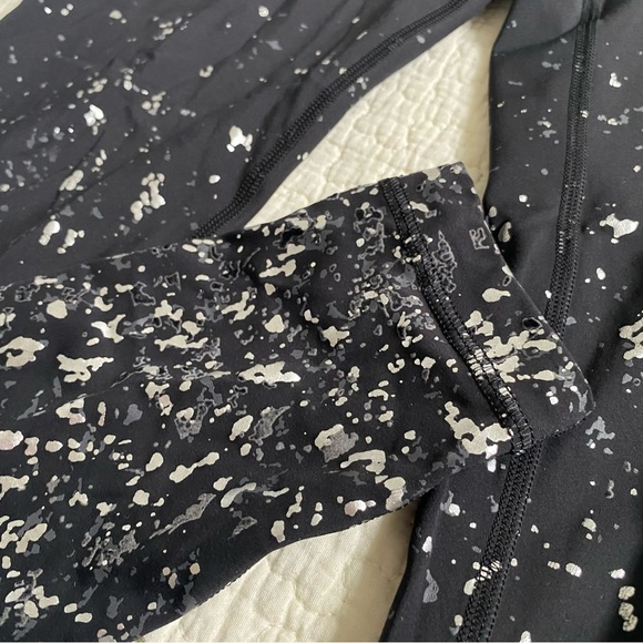 Lululemon Speed Wunder Tight 28" *Speckle Shine
Black / Deep Coal / Silver - Picture 9 of 11